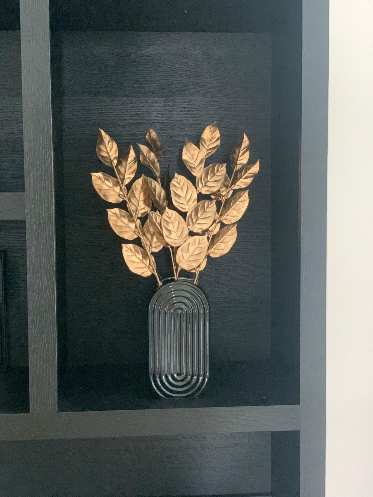 Gouden kunsttak met bladeren