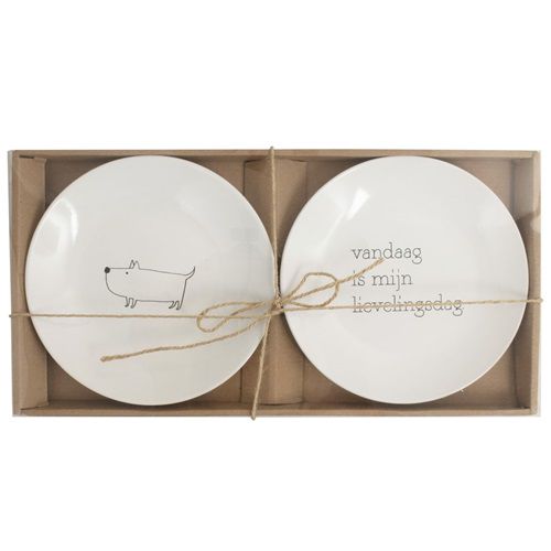Gusta Bordjes Ø20 cm – Set van 2, “Lievelingsdag” &amp; “Hond”