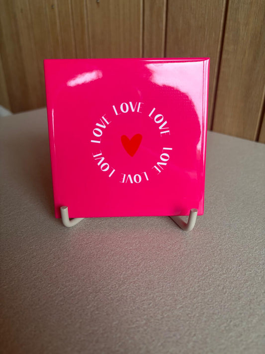 Tegeltje - love