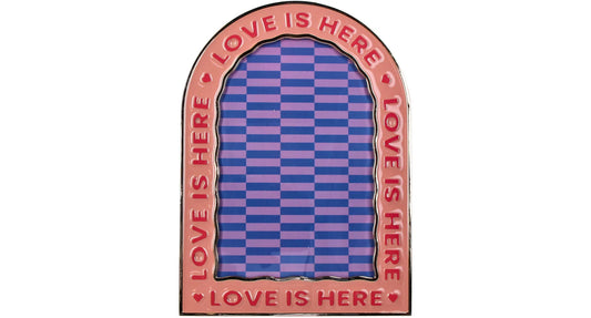 Fotolijst roze 'love is here'